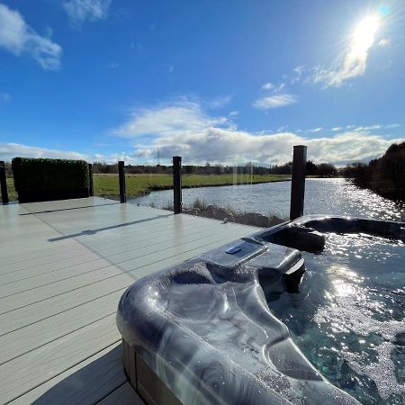 Luxury Lakeside Lodge With Htub Beautiful Views アナン エクステリア 写真