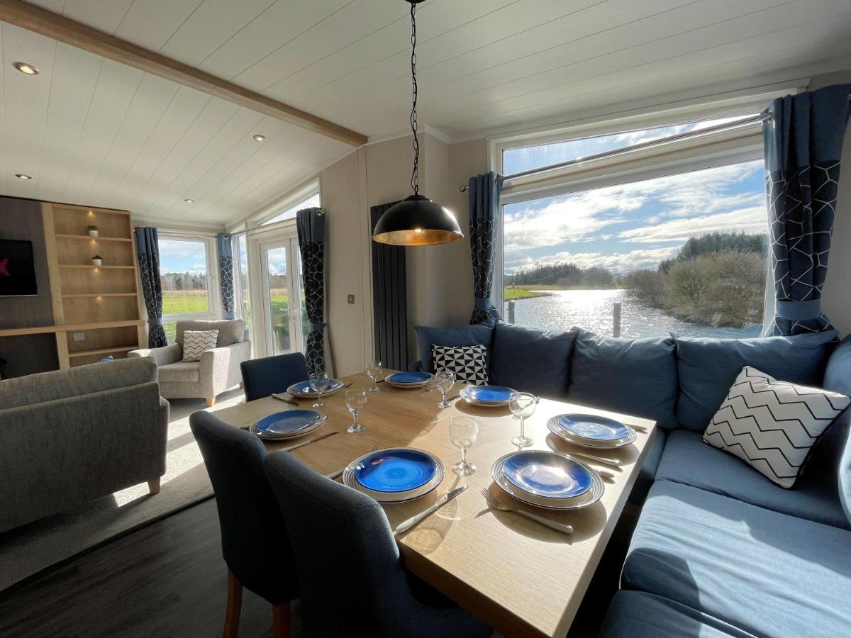 Luxury Lakeside Lodge With Htub Beautiful Views アナン エクステリア 写真