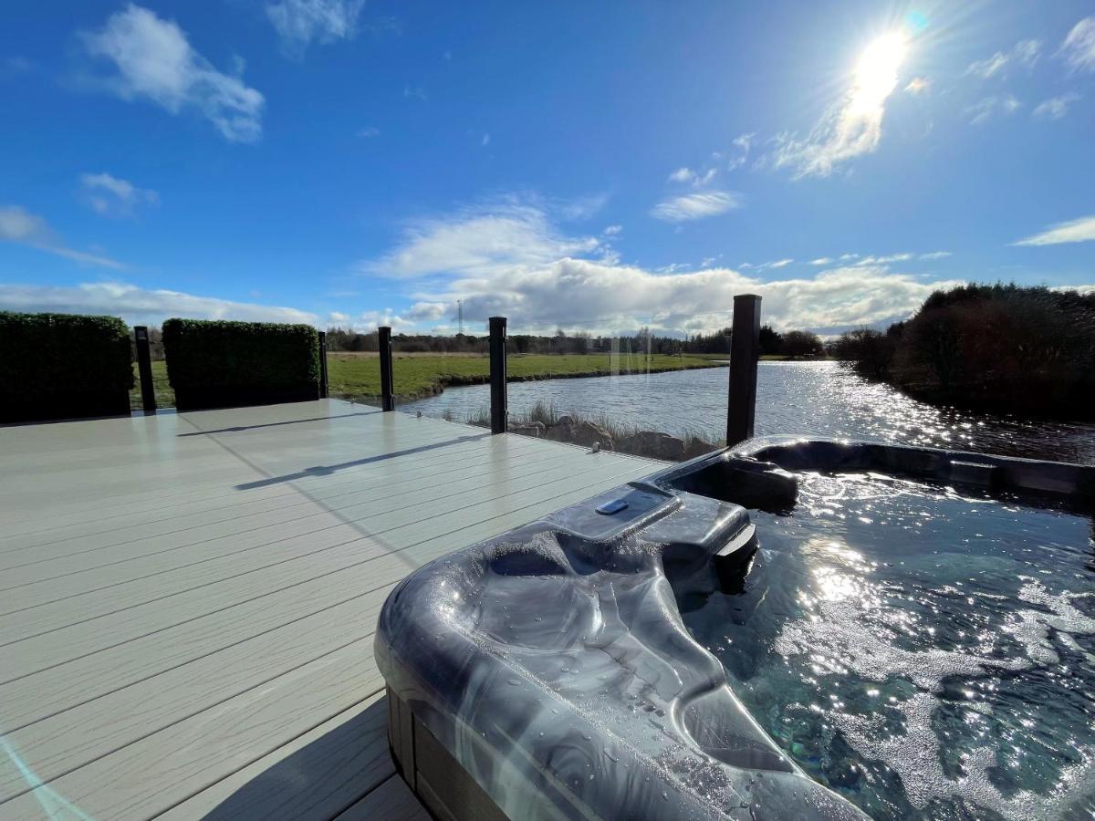 Luxury Lakeside Lodge With Htub Beautiful Views アナン エクステリア 写真
