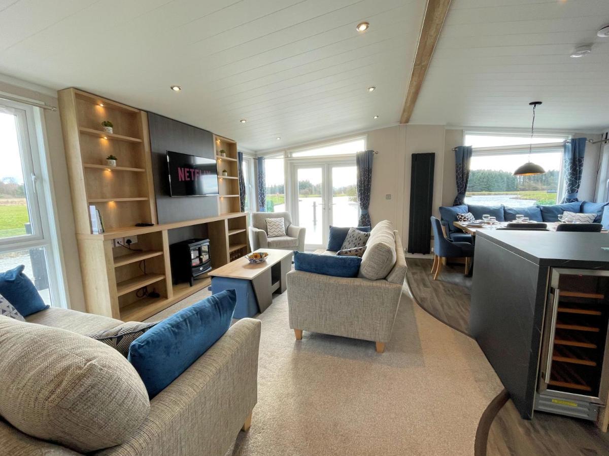 Luxury Lakeside Lodge With Htub Beautiful Views アナン エクステリア 写真