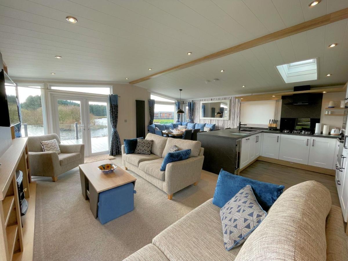 Luxury Lakeside Lodge With Htub Beautiful Views アナン エクステリア 写真