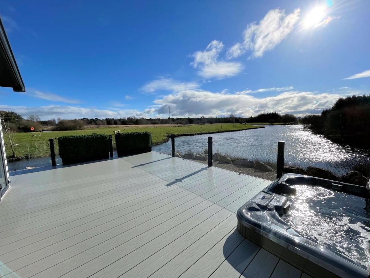 Luxury Lakeside Lodge With Htub Beautiful Views アナン エクステリア 写真