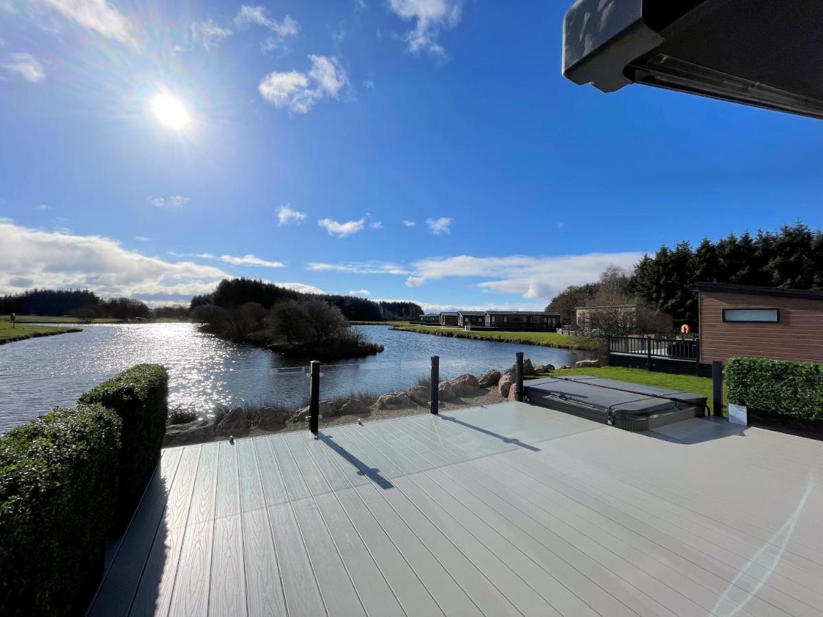 Luxury Lakeside Lodge With Htub Beautiful Views アナン エクステリア 写真