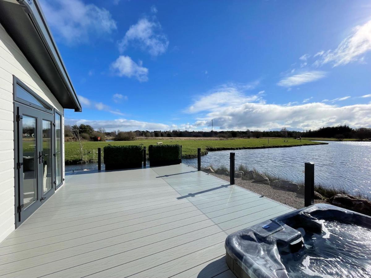 Luxury Lakeside Lodge With Htub Beautiful Views アナン エクステリア 写真