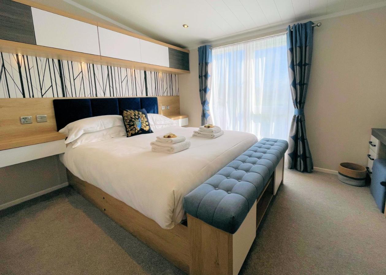Luxury Lakeside Lodge With Htub Beautiful Views アナン エクステリア 写真