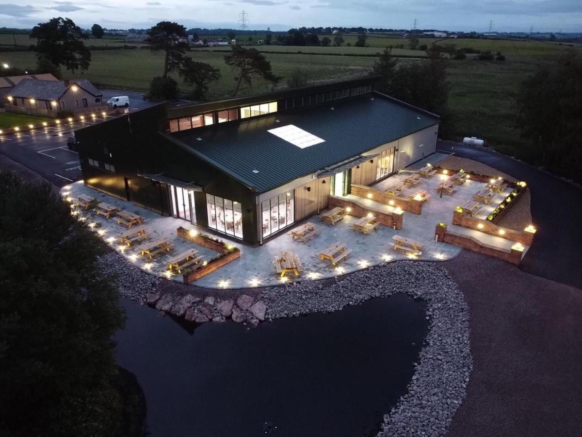Luxury Lakeside Lodge With Htub Beautiful Views アナン エクステリア 写真