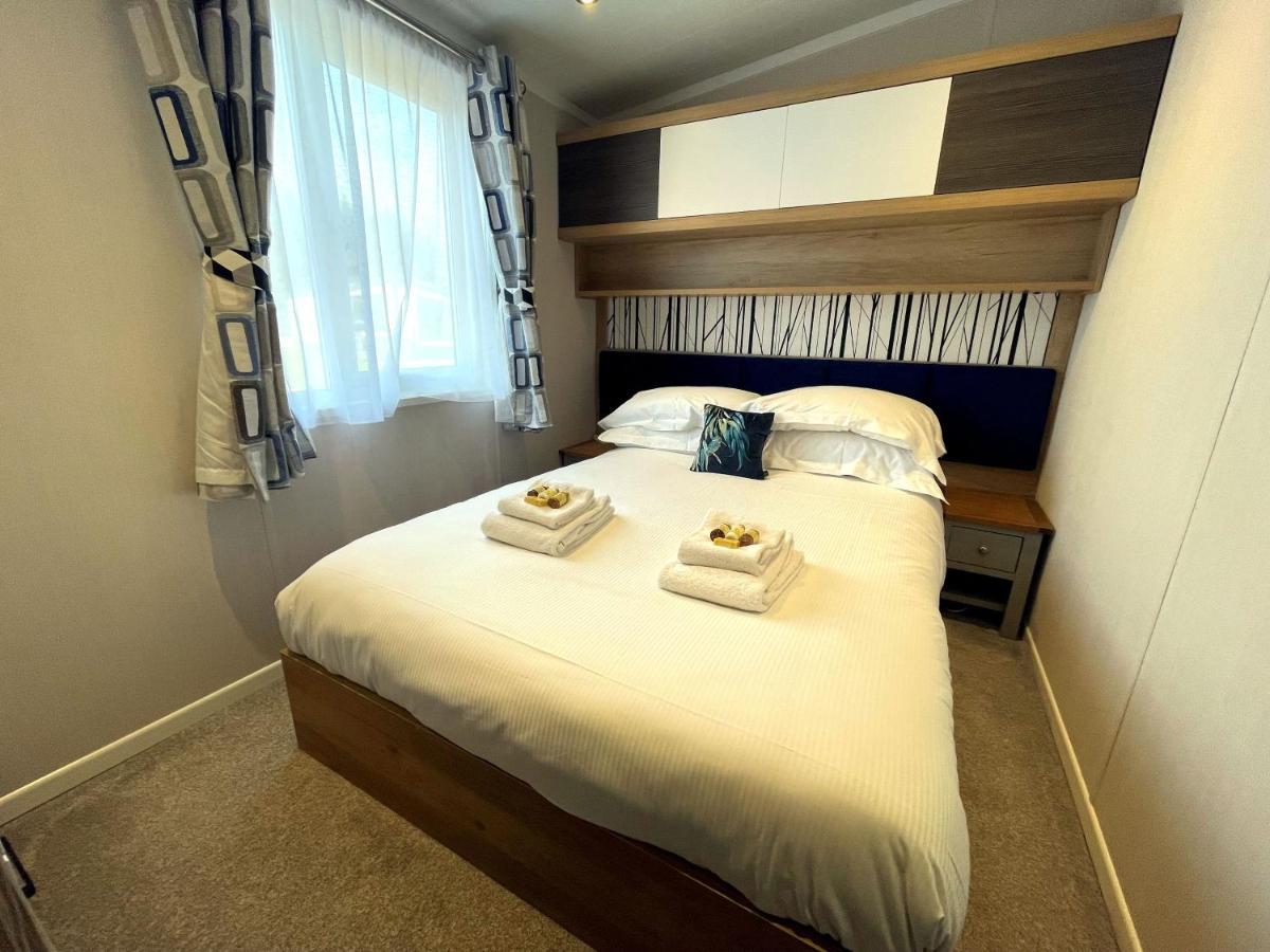 Luxury Lakeside Lodge With Htub Beautiful Views アナン エクステリア 写真