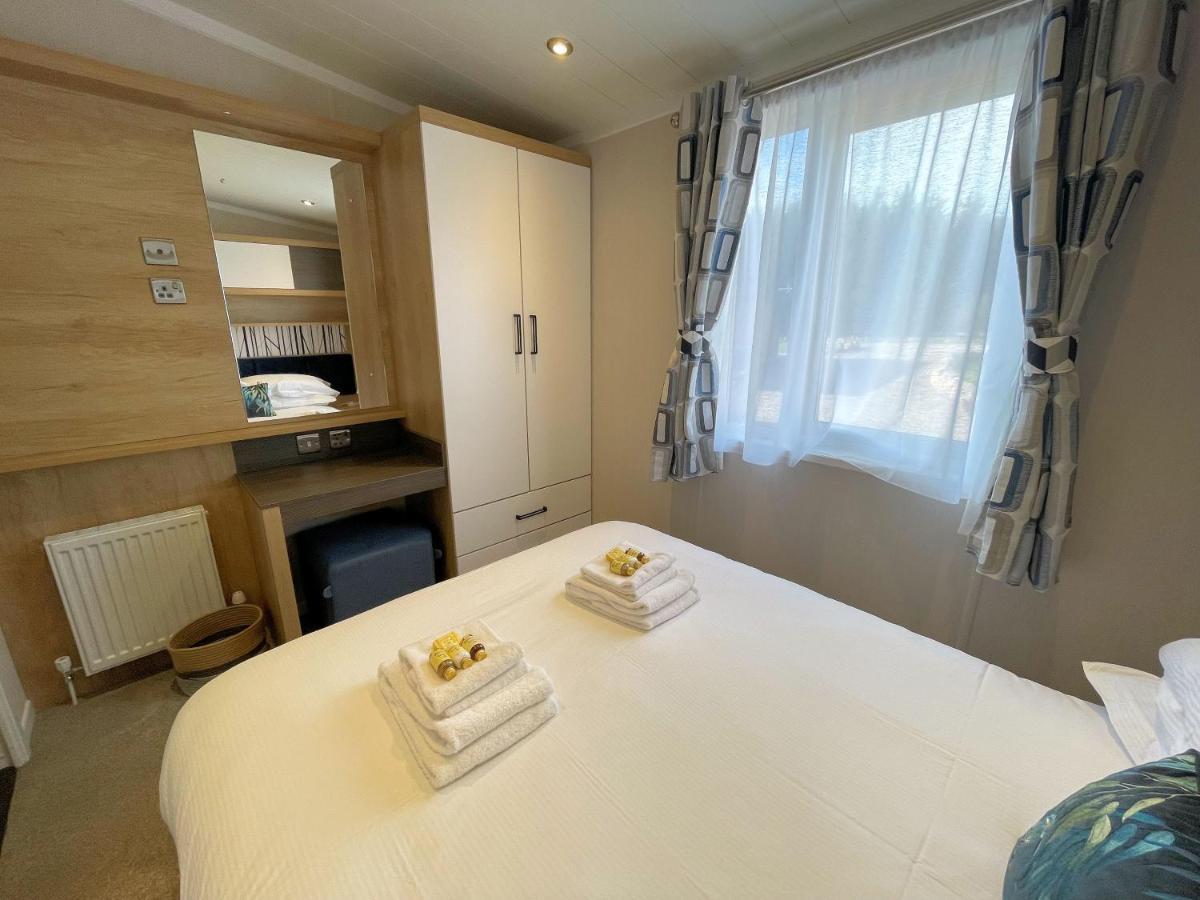 Luxury Lakeside Lodge With Htub Beautiful Views アナン エクステリア 写真