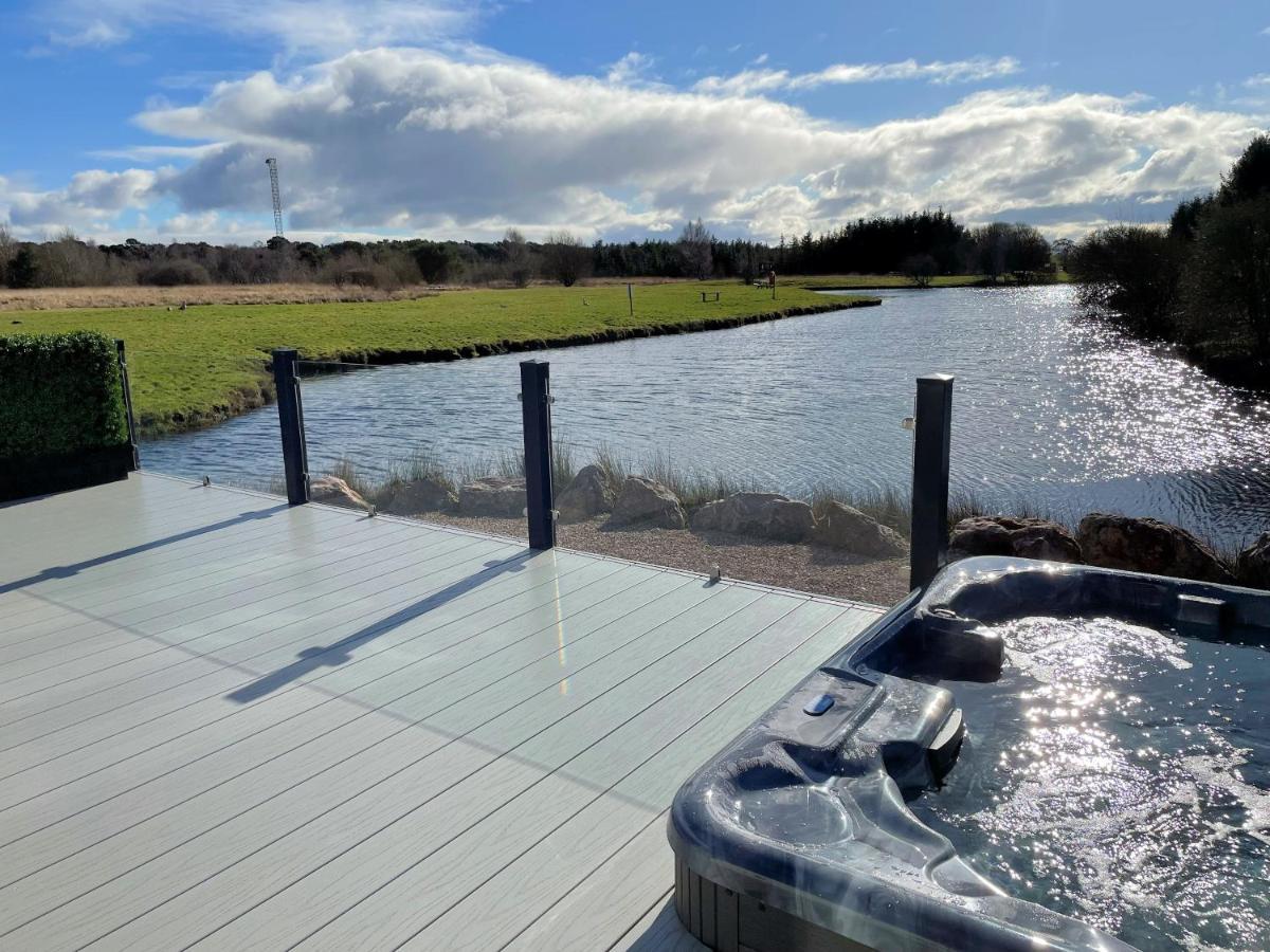 Luxury Lakeside Lodge With Htub Beautiful Views アナン エクステリア 写真