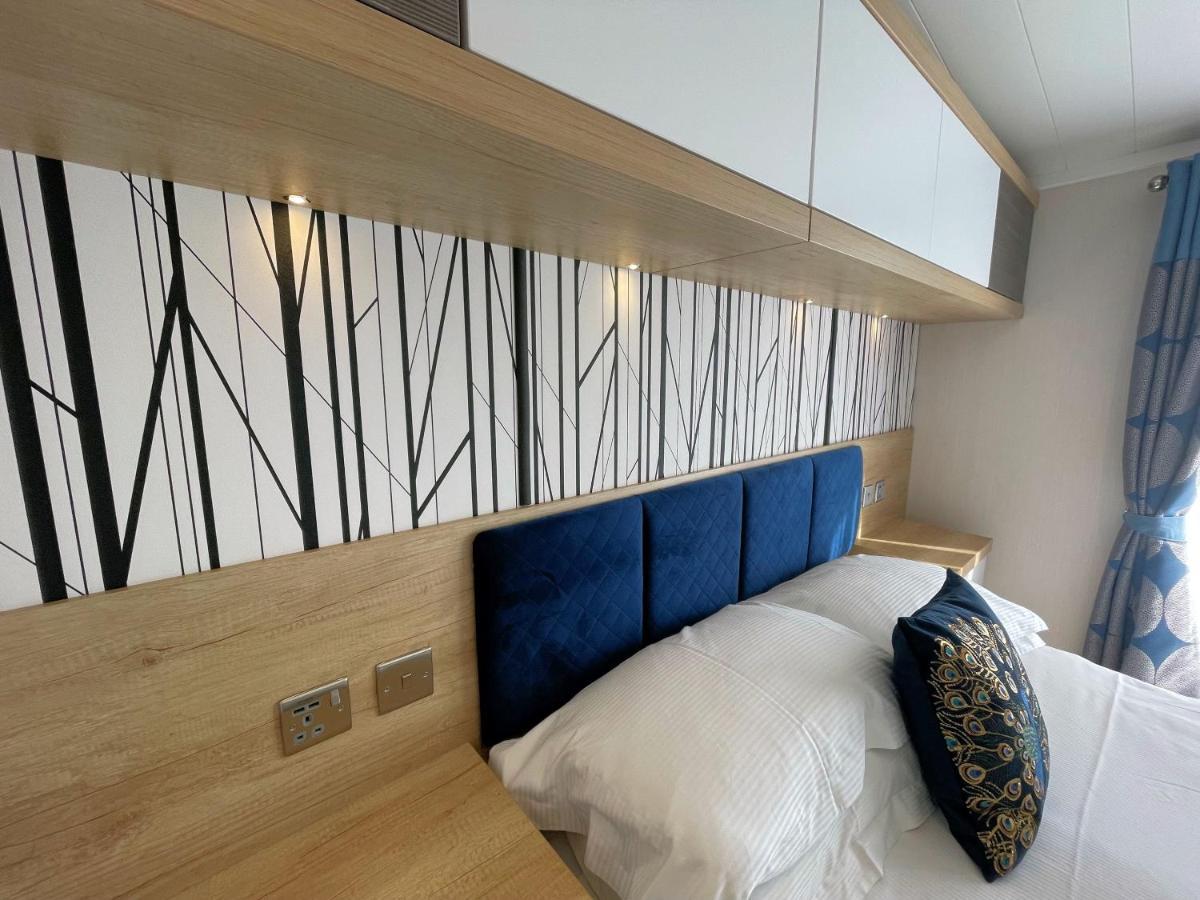 Luxury Lakeside Lodge With Htub Beautiful Views アナン エクステリア 写真